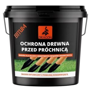 Black plastic bucket of wood preservative with Polish label 'Ochrona drewna przed próchnicą' and Dragon logo; label shows pencils and a grassy strip.