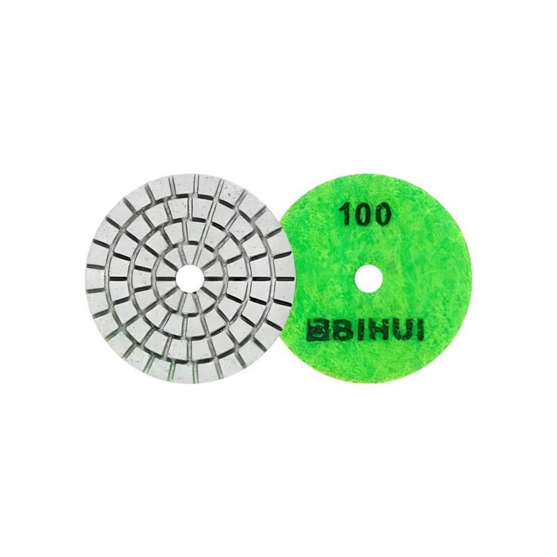 megabudowlany-bihui-mini-pad-polerowanie-na-mokro-p100-50mm-sklep-budowlany - Mega Budowlany Two circular grinding discs: a gray segmented abrasive wheel and a bright green 100-grit polishing pad.