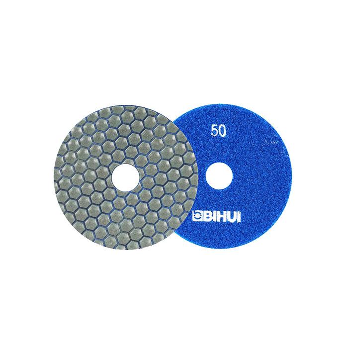 megabudowlany-bihui-dpp-krazek-diamentowy-p50-100mm-sklep-budowlany - Mega Budowlany Two abrasive grinding discs, a gray honeycomb-pattern diamond pad and a blue 50-grit BIHUI pad, ready for polishing jobs.